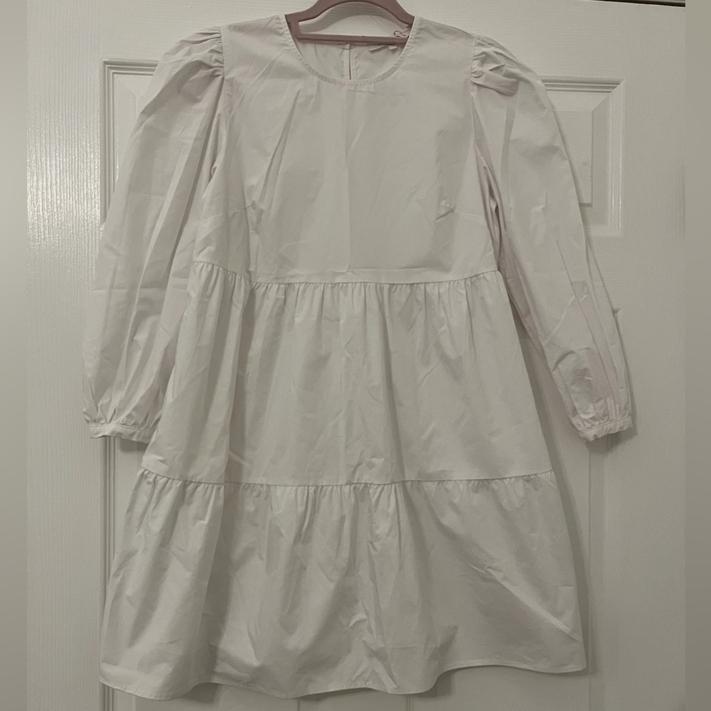 Olivaceous NWT white poplin tiered babydoll
Long sleeve dress Size Small